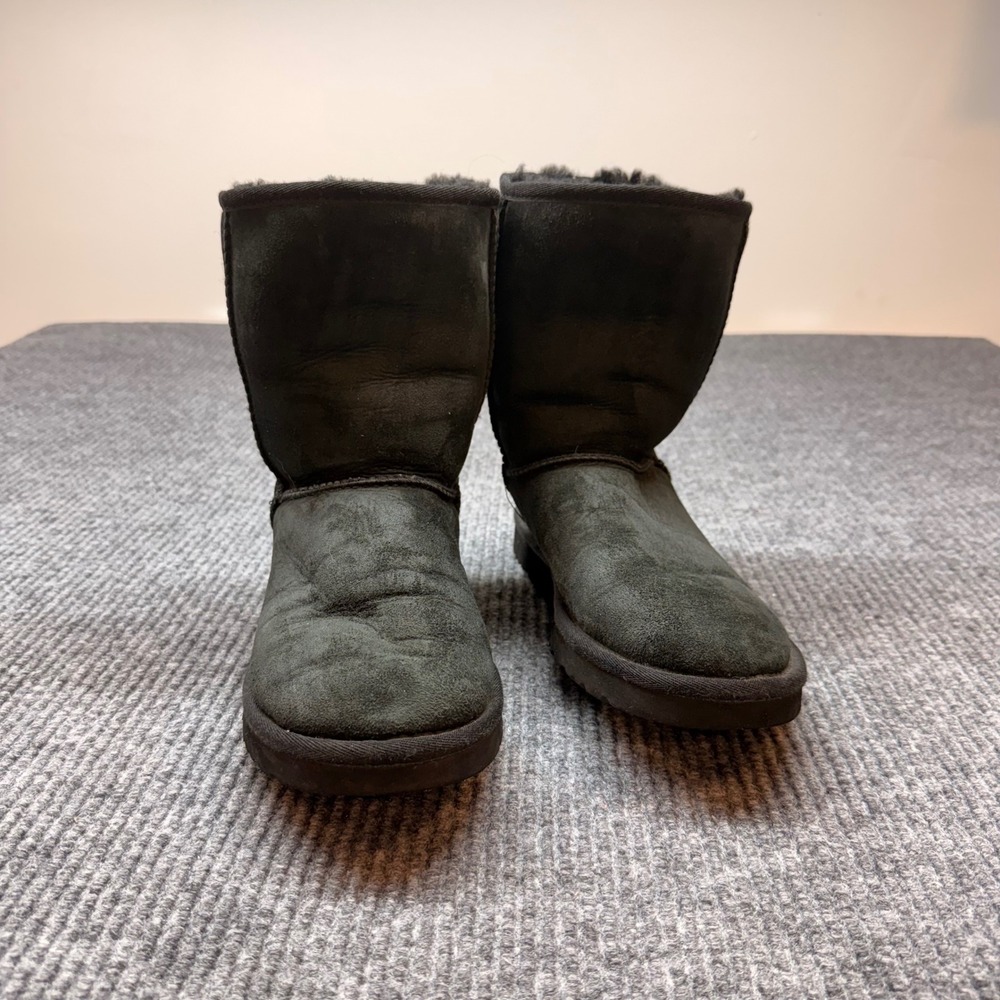 UGG Australia Classic Short Boots Womens Size 8 Black Suede Sheepskin Cozy